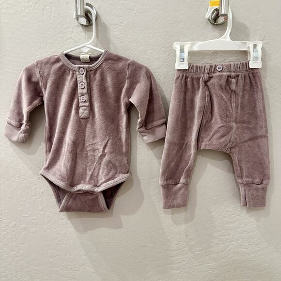 Kate Quinn Lavender Velvet Bodysuit & Pants Outfit - Picture 1 of 10